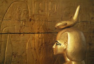 Statua di Selkis o Serket che protegge il petto dei vasi canopi, Tesoro di Tutankhamon da Egyptian 18th Dynasty