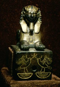 Statuetta di una sfinge del re Tuthmosis III, Nuovo Regno, c.1490-1439 a.C. da Egyptian 18th Dynasty