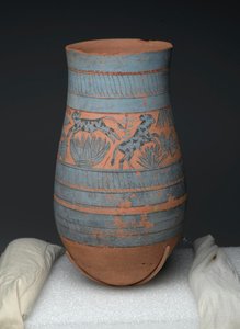 Vaso a forma di lacrima con disegni dipinti di fanciulle, mucche e piante di palude, Nuovo Regno, c.1390-1353 a.C. da Egyptian 18th Dynasty