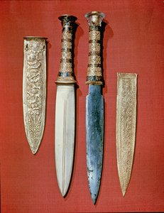 I due pugnali del re, dalla tomba di Tutankhamon (c.1370-52 a.C.) Nuovo Regno (oro e ferro)