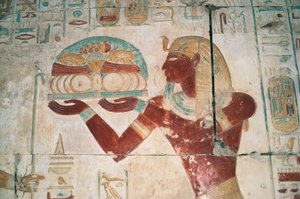 Egitto, Abydos, Tempio del faraone Seti I, cappella di Osiride, rilievo dipinto che raffigura un portatore di offerte da Egyptian 19th Dynasty