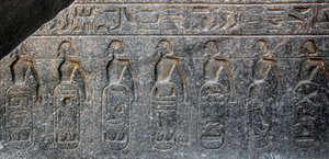 Antichità egizia: dettaglio di un rilievo che decora gli emblemi dei territori conquistati dal faraone Ramses II (1292-1186 a.C.). Tempio di Luxor. Riva Est (Tebe), Egitto