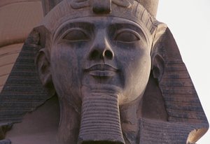 Volto della statua di Ramses II seduto, Necropoli Tebana da Egyptian 19th Dynasty