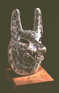 Testa di Anubi, dio egizio dei morti, con mascella articolata, usata come maschera oracolare, Nuovo Regno (legno)