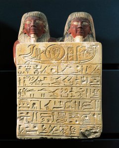 Stele in calcare di Dydy e suo figlio Pendua, maestri carpentieri, inno di offerta al dio sole Ra, da Deir el-Medina da Egyptian 19th Dynasty