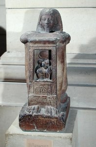 Statua naofora dello scriba, Kha, con il dio Thoth nel naos, Nuovo Regno, c.1279-1212 a.C.
