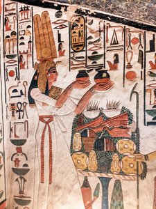 Nefertari che fa un