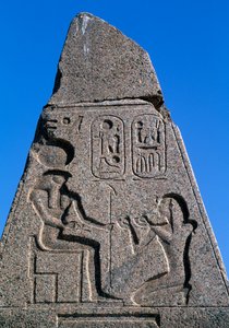 Obelisco con rilievi e iscrizioni di Ramses II, Grande Tempio di Amon, Tanis, Egitto, civiltà egizia, Nuovo Regno, XIX dinastia