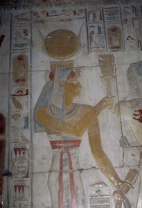 Rilievo dipinto raffigurante la dea Hator, cappella di Osiride, Tempio di Seti I da Egyptian 19th Dynasty