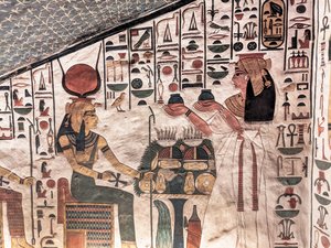 Regina che offre vasi rituali da Egyptian 19th Dynasty