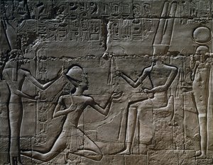 Ramses II davanti ad Amon-Ra, rilievo, Grande Sala Ipostila, Tempio di Amon, Complesso del Tempio di Karnak (Lista del Patrimonio Mondiale UNESCO) da Egyptian 19th Dynasty