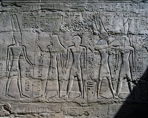 Scene di offerte agli dei, rilievo, pareti interne della Grande Sala Ipostila, complesso del tempio di Karnak (Patrimonio Mondiale dell