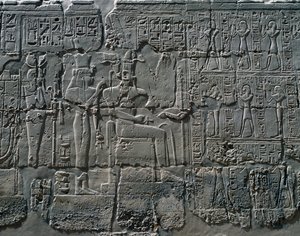 Scene di offerte agli dei, rilievo, pareti interne della Grande Sala Ipostila, complesso del tempio di Karnak da Egyptian 19th Dynasty