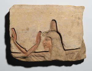 Lastra che raffigura una donna con un cono d