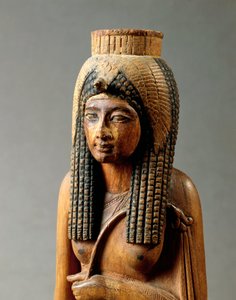 Statua lignea di Ahmes Nefertari, moglie di Amenhotep I, da Deir el-Medina, dettaglio, il busto, Nuovo Regno, Dinastia XIX da Egyptian 19th Dynasty