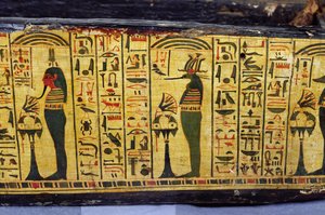 Dettaglio della base esterna della bara della mummia di Nesyamun, probabilmente trovata a Deir El-Bahri, Nuovo Regno, c.1100 a.C. (legno dipinto) da Egyptian 20th Dynasty