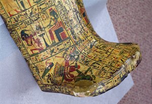 (dettaglio) della bara esterna della mummia di Nesyamun, possibilmente trovata a Deir El-Bahri, Nuovo Regno, c.1100 a.C.