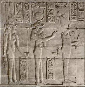 Rilievi nel santuario interno, tempio di Philae, Aswan, Egitto da Egyptian 30th Dynasty