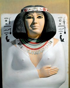Antichità egiziane: Nofret, moglie del sommo sacerdote di Eliopoli e principe di Pe Rahotep. Dettaglio della scultura in calcare dipinto. IV dinastia. Dalla mastaba di Rahotep a Meidoum. Museo Egizio, Il Cairo