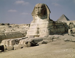 Vista da nord-est della Sfinge, risalente al regno del re Chefren, Antico Regno, 2600-2500 a.C. da Egyptian 4th Dynasty