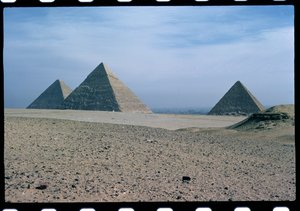 Vista delle piramidi di Khufu, Khafre e Menkaure, Antico Regno