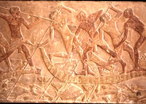 Uomini che pescano con la lancia da una barca di papiro, Tomba di Ptah-Hotep, V dinastia (foto)