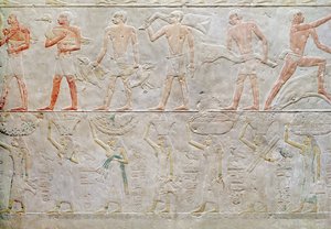 Rilievo che raffigura persone che portano offerte di cibo, dalla Mastaba di Akhethotep, Antico Regno, c.2400 a.C. da Egyptian 5th Dynasty