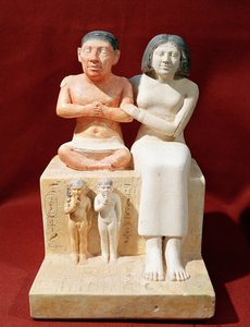 Statuetta del nano Seneb e della sua famiglia, c.2475 a.C.