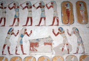 Uomini armati e figura davanti a un sarcofago, Valle dei Re, Luxor da Egyptian Egyptian