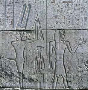 Egitto, Antica Tebe, Luxor, Karnak, rilievo del dio Min e Filippo III Arrideo al Grande Tempio di Amon da Egyptian Egyptian