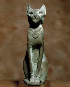 Antichità egizia: la dea gatto Bastet. Scultura in bronzo. Torino, Museo Egizio