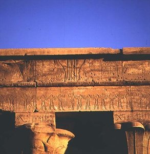 Architrave, dal Tempio di Horus