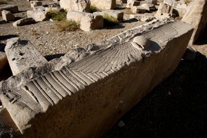 Antichità egizia: architrave del tempio dedicato a Hathor, Denderah, Egitto