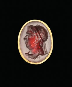 Anello intaglio ellenistico con ritratto reale di un sovrano tolemaico, probabilmente Tolomeo IX, Soter II, fine II - inizio I secolo a.C. da Egyptian Ptolemaic Period