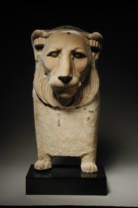 Fine del divano a forma di leone (stucco)