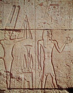 Rilievo raffigurante Filippo Arrideo con un incensiere davanti ad Amon con il dio Min a sinistra, dal Santuario di Filippo Arrideo, Dinastia Macedone da Egyptian Ptolemaic Period