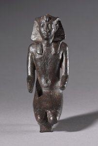 Statuetta di re inginocchiato, periodo greco-romano, 304-30 a.C.