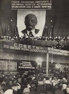 Soviet - la forma più alta di democrazia. Illustrazione da L