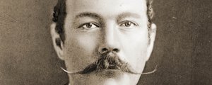 Ritratto di Sir Arthur Conan Doyle da Elliott and Fry Photography Studio