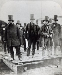 (Da sinistra a destra) John Scott Russell, Henry Wakefield, Isambard Kingdom Brunel e Lord Derby al varo della SS Great Eastern
