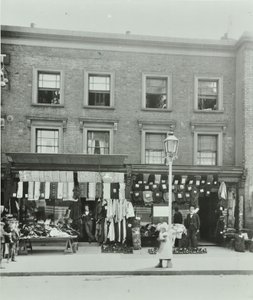 7-8 Gainsborough Road: elevazioni anteriori, Londra, 1899 da English Photographer