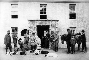 Una festa di caccia in una casa di campagna da English Photographer