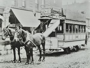 Tram trainato da cavalli Greenwich-Westminster, 1885 da English Photographer
