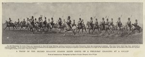 Una truppa delle Second Dragoon Guards (Scots Greys) in una giornata di campo che carica al galoppo da English Photographer