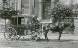 Una carrozza a quattro ruote da English Photographer