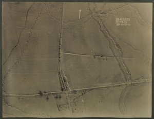 Fotografia aerea con trincee della Prima Guerra Mondiale, 1917 da English Photographer