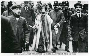 Arresto di Mrs Emmeline Pankhurst in Victoria Street, 13 febbraio 1908