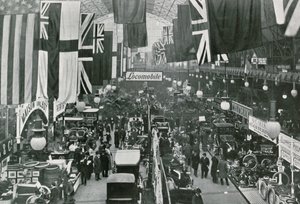 Esposizione automobilistica alla Agricultural Hall da English Photographer