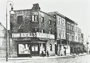 Bentalls, Clarence Street, Kingston: vista generale, 1890 da English Photographer