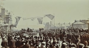 Tunnel di Blackwall: cerimonia di apertura con il Principe di Galles, futuro Re Edoardo VII, e la Principessa Alessandra, 1897 da English Photographer